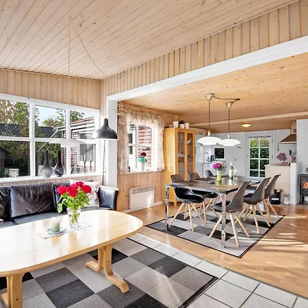 Cozy House Near Beach, Close To The Shore, Grenå