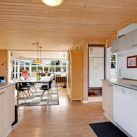 Cozy House Near Beach, Close To The Shore, Dom wakacyjny Grenå